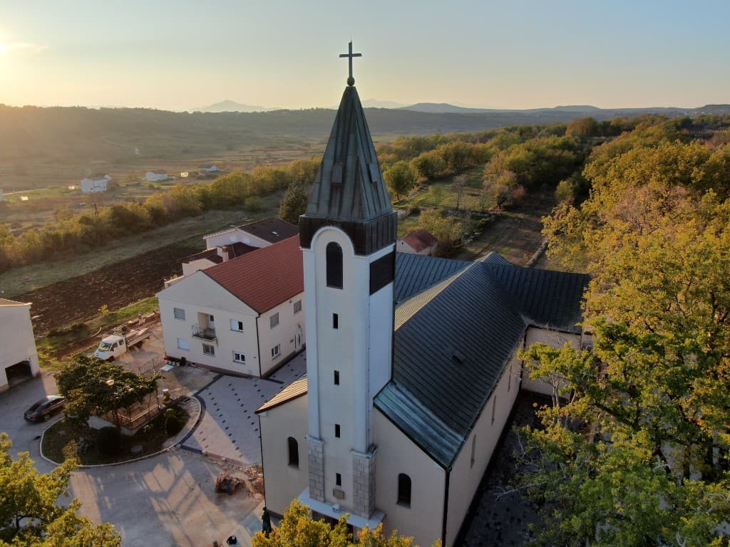 Župna crkva sv. Stjepana Prvomučenika u Čerinu