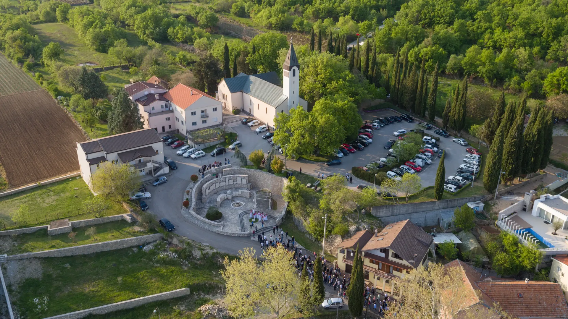 Pogled iz zraka na župu Čerin